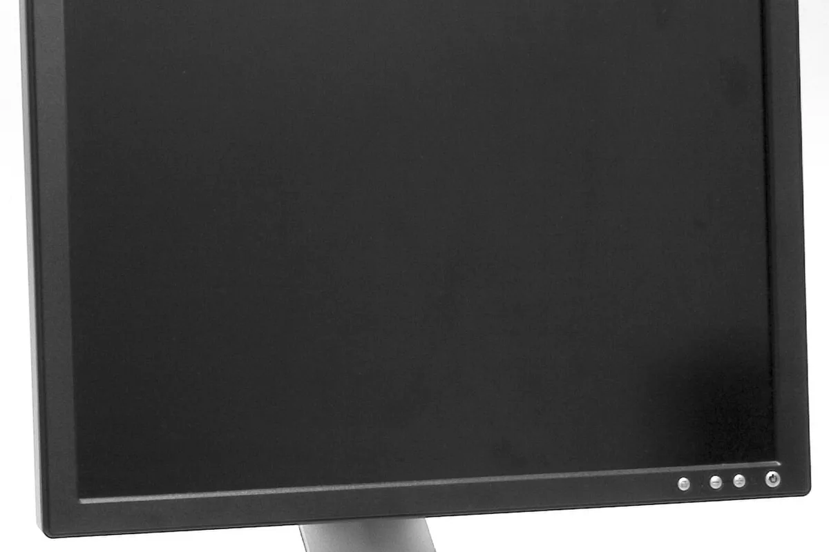 Leeres Display auf dunkler Platte ohne Personen
